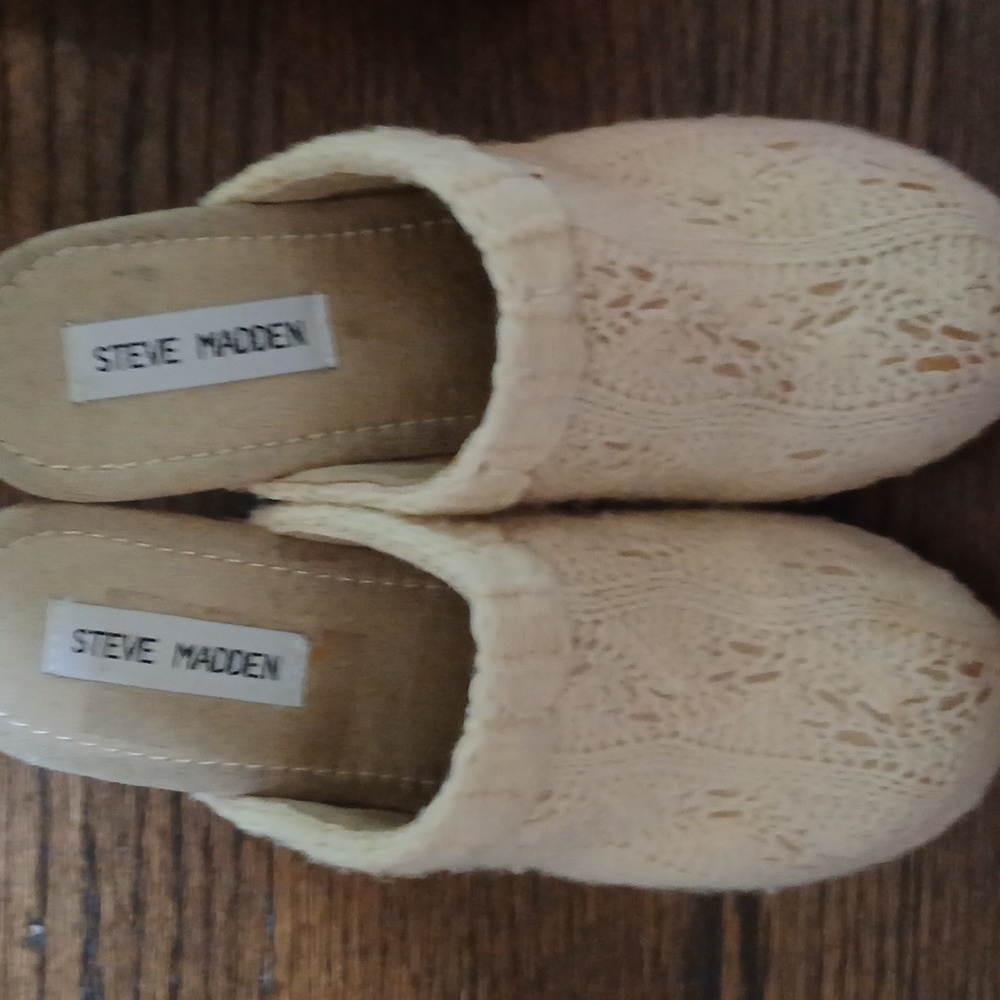 Sm knit clogs  heeled 3in size7
